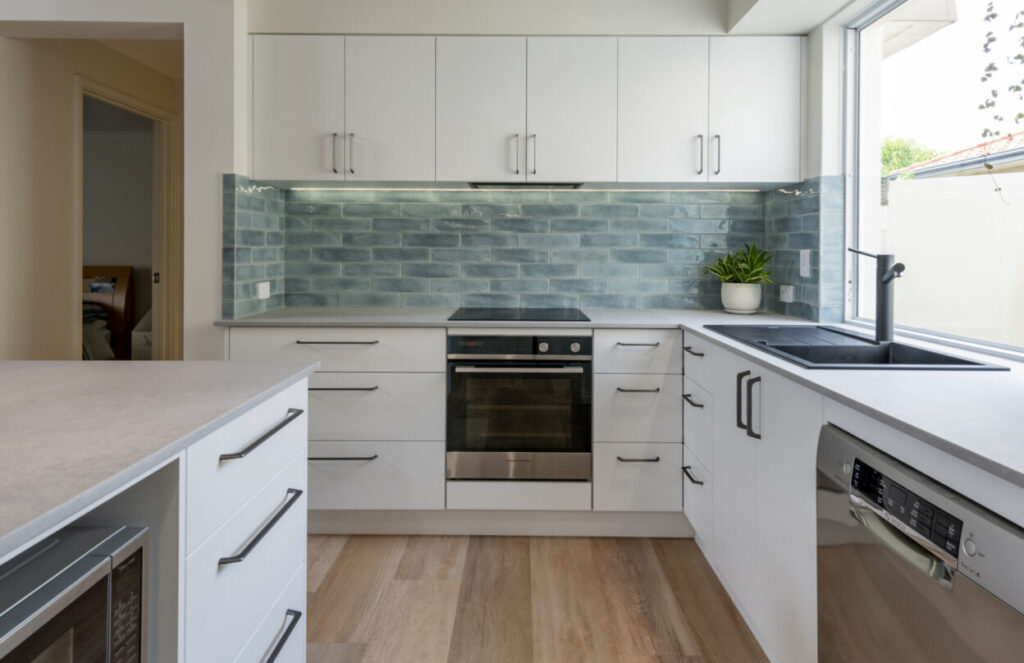 Modern kitchen cabinets, flat profiles.